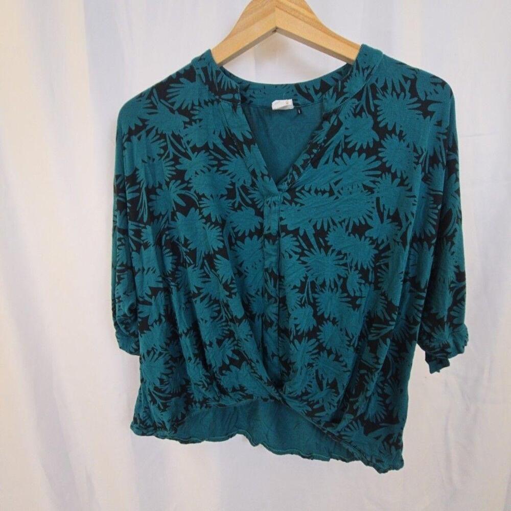 Akemi + Kin Blouse Womens XS Green Floral Surplice 3/4 Dolman Top Cropped